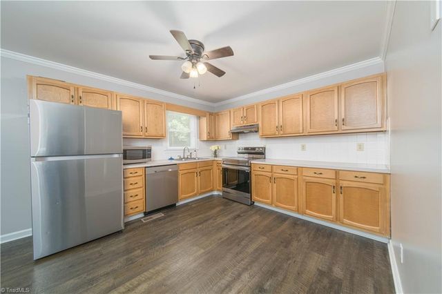 2186 Vienna Dozier Road, Pfafftown, NC 27040
