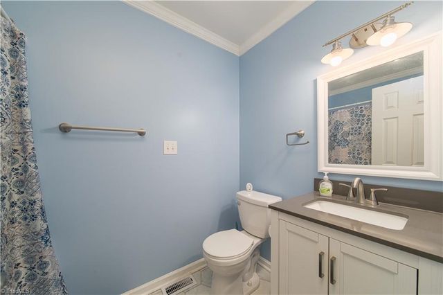 2186 Vienna Dozier Road, Pfafftown, NC 27040