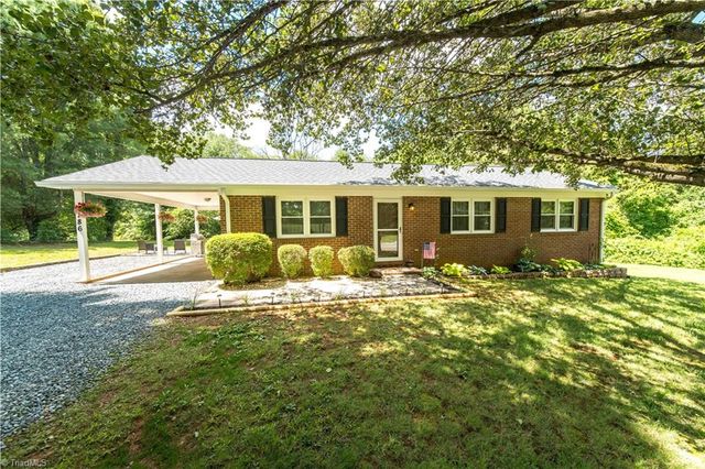 2186 Vienna Dozier Road, Pfafftown, NC 27040