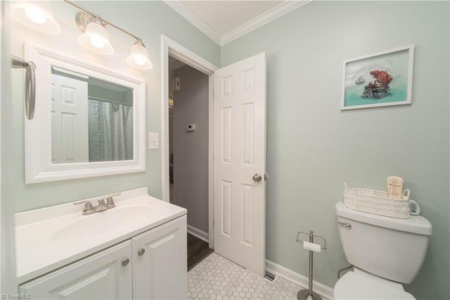 2186 Vienna Dozier Road, Pfafftown, NC 27040