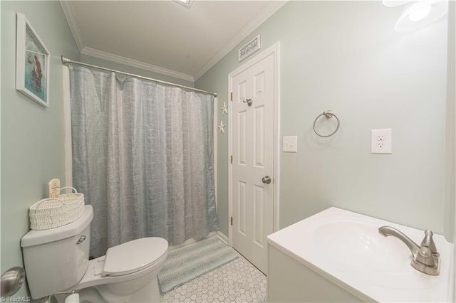 2186 Vienna Dozier Road, Pfafftown, NC 27040