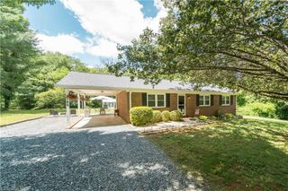 2186 Vienna Dozier Road, Pfafftown, NC 27040