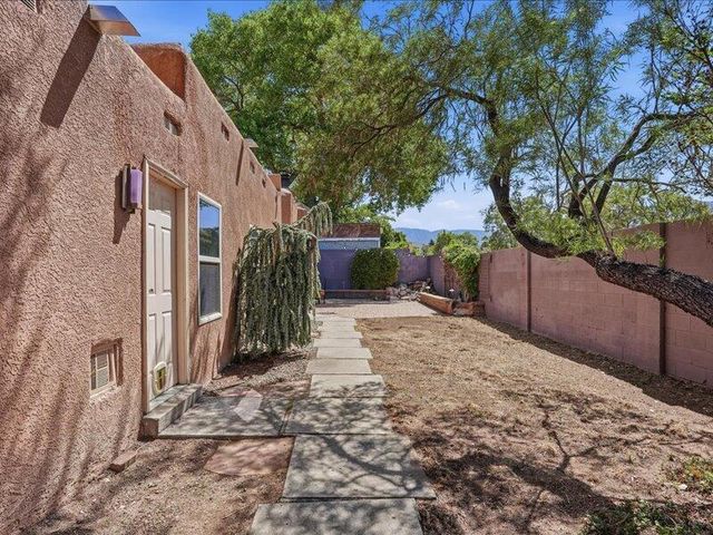 5400 Luttrell Court NE, Albuquerque, NM 87111