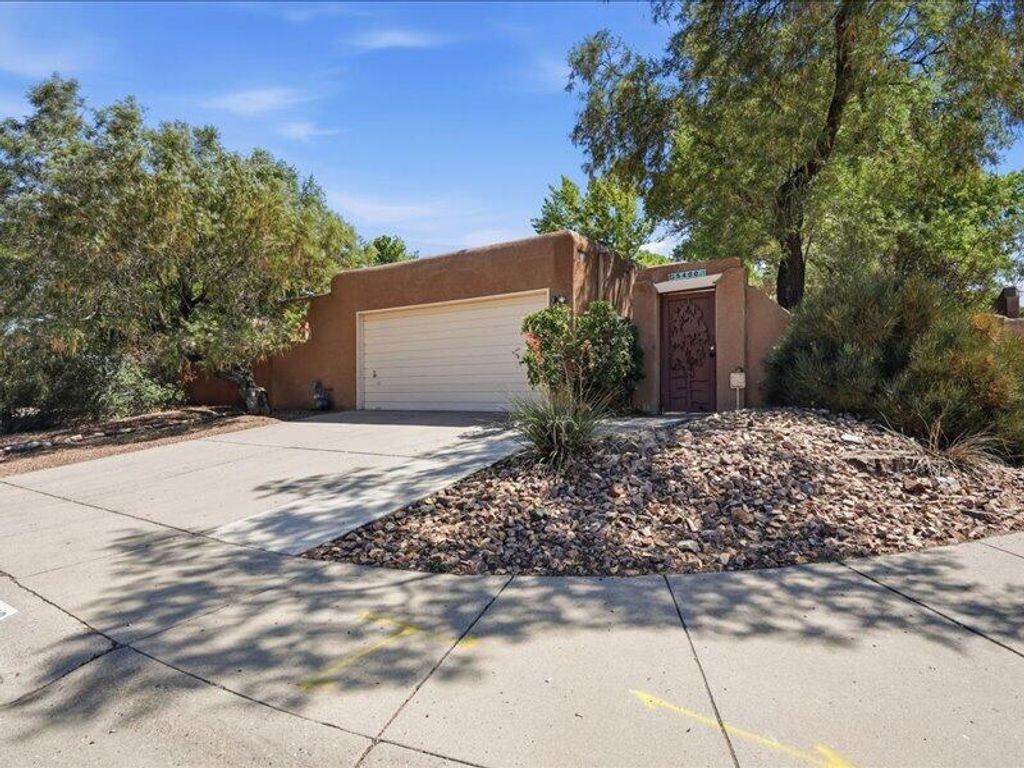 5400 Luttrell Court NE, Albuquerque, NM 87111