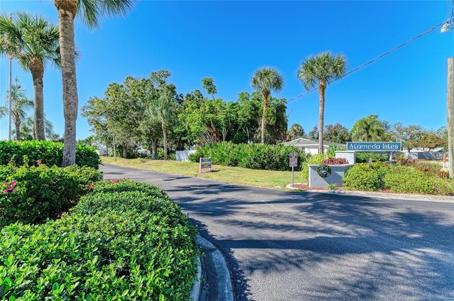 8 S BUENA VISTA AVENUE, Englewood, FL 34223