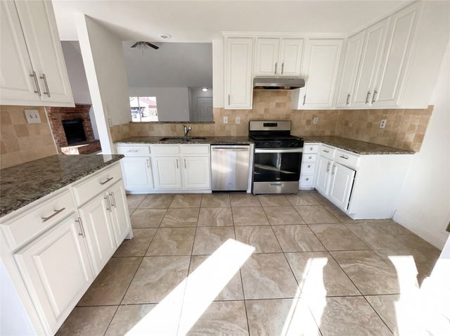 8321 Cloverglen Lane, Fort Worth, TX 76123