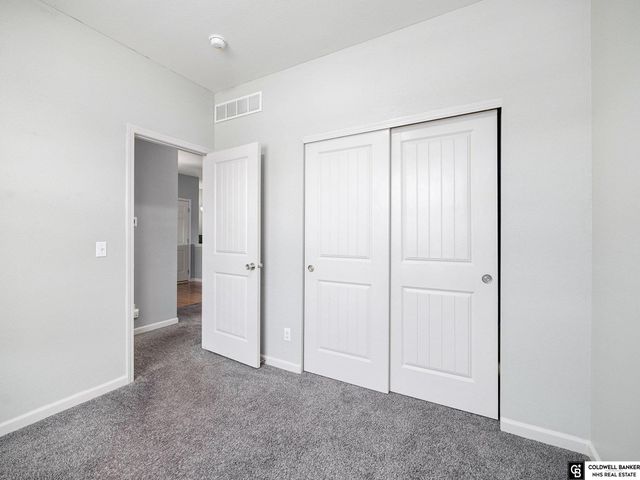 10623 S 110th Avenue, Papillion, NE 68046