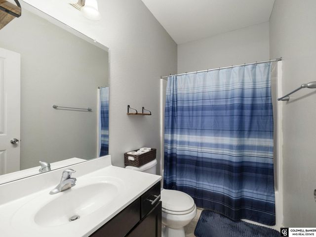 10623 S 110th Avenue, Papillion, NE 68046