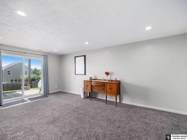 10623 S 110th Avenue, Papillion, NE 68046