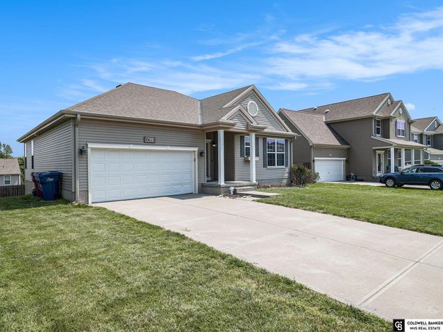 10623 S 110th Avenue, Papillion, NE 68046