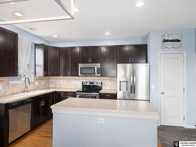 10623 S 110th Avenue, Papillion, NE 68046