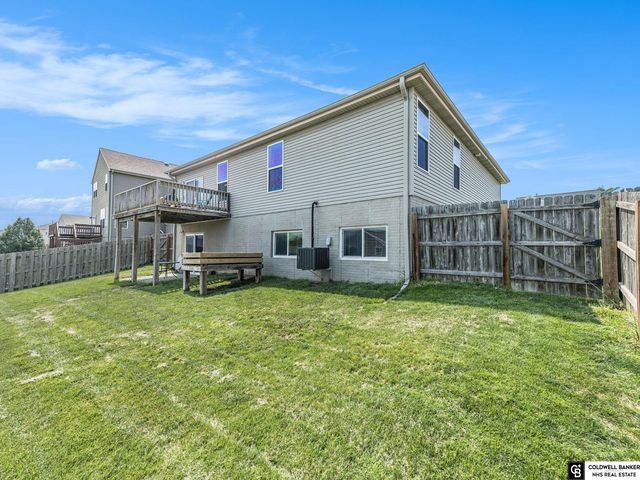 10623 S 110th Avenue, Papillion, NE 68046