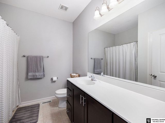 10623 S 110th Avenue, Papillion, NE 68046