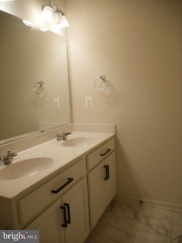 2517 DRAKE LN, Fredericksburg, VA 22408