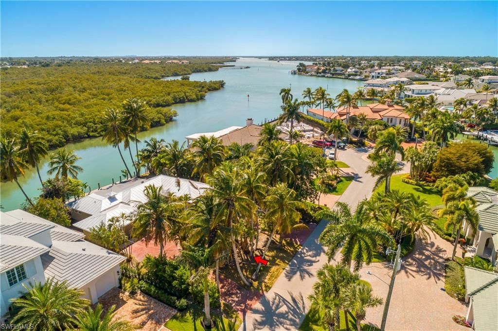 2195 Sheepshead DR, NAPLES, FL 34102 — exterior