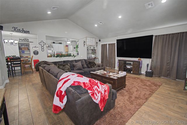 1921 S 64th Street W, Muskogee, OK 74401