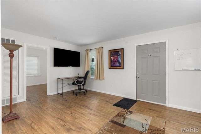 6736 Vernon Avenue, St Louis, MO 63130