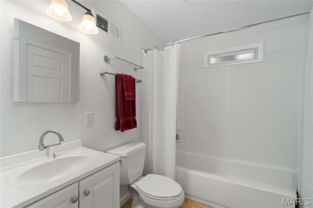 6736 Vernon Avenue, St Louis, MO 63130