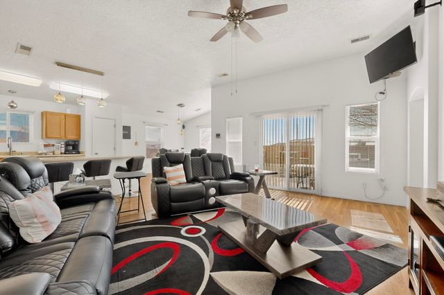 103 Oakwood Court SW, Rio Rancho, NM 87124