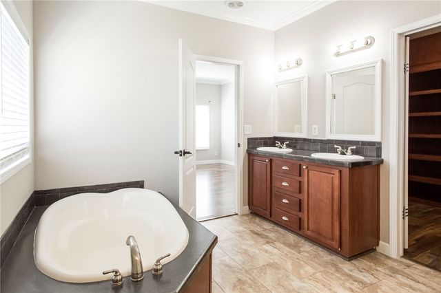 2734 Woodridge Road, Waycross, GA 31503