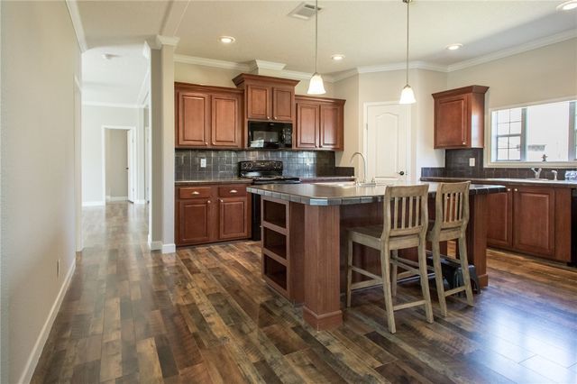 2734 Woodridge Road, Waycross, GA 31503