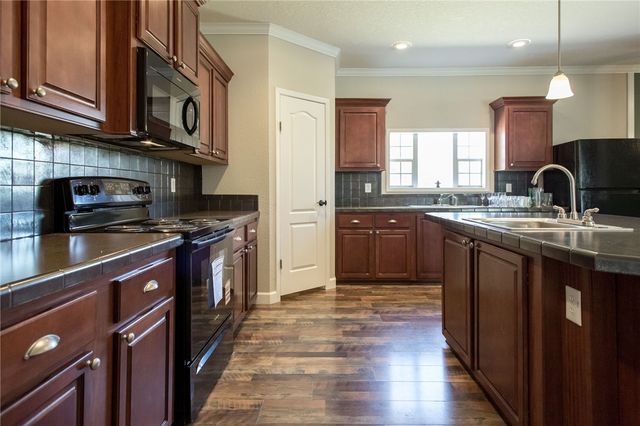 2734 Woodridge Road, Waycross, GA 31503