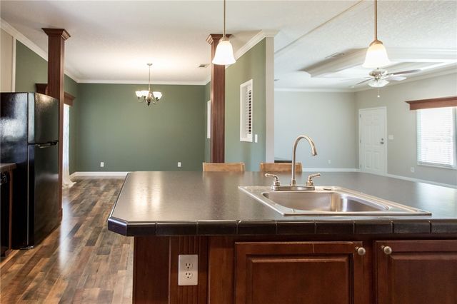 2734 Woodridge Road, Waycross, GA 31503