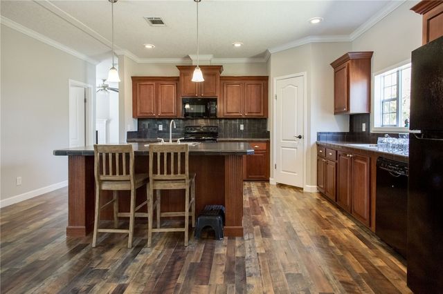 2734 Woodridge Road, Waycross, GA 31503