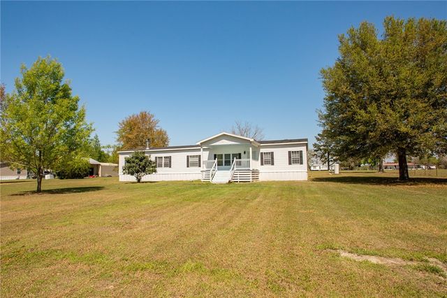 2734 Woodridge Road, Waycross, GA 31503