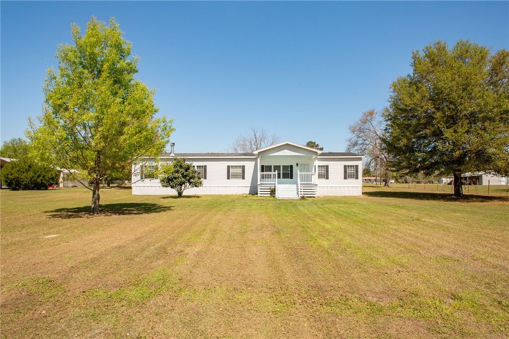 2734 Woodridge Road, Waycross, GA 31503