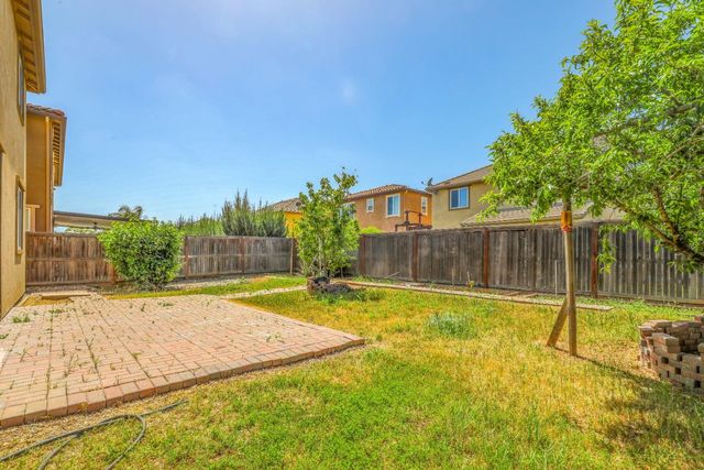 10084 Cape Verde Dr, Elk Grove, CA 95757