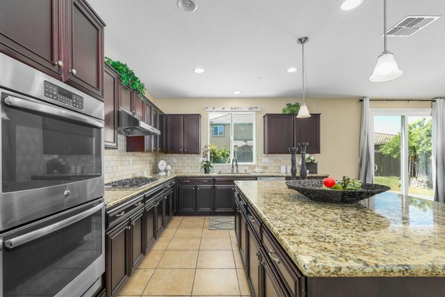 10084 Cape Verde Dr, Elk Grove, CA 95757