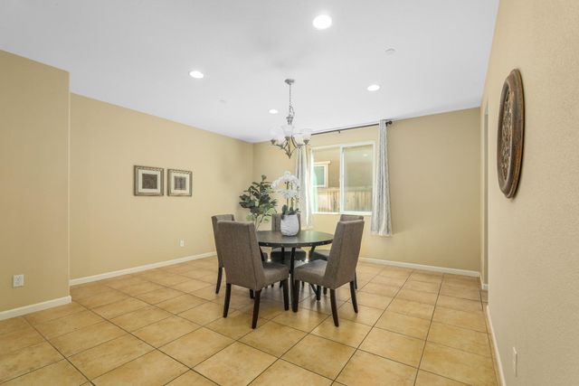 10084 Cape Verde Dr, Elk Grove, CA 95757