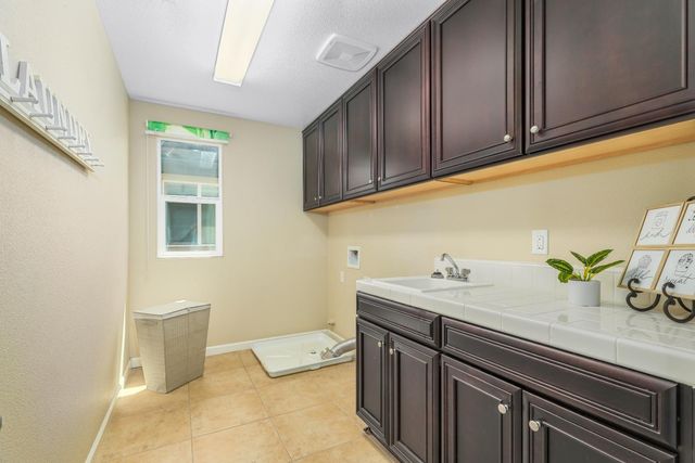 10084 Cape Verde Dr, Elk Grove, CA 95757