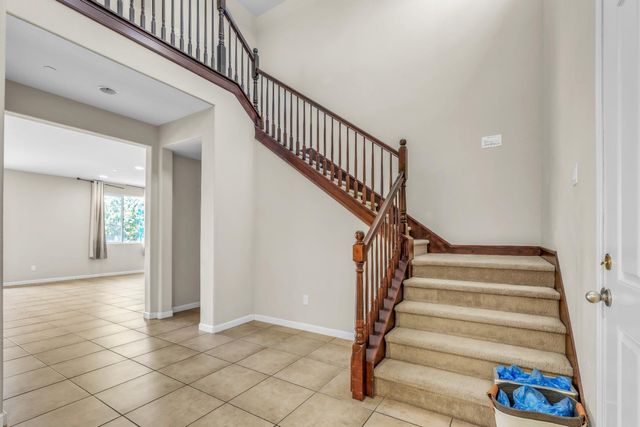 10084 Cape Verde Dr, Elk Grove, CA 95757