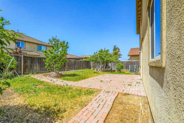 10084 Cape Verde Dr, Elk Grove, CA 95757