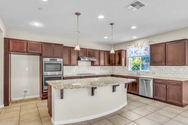 10084 Cape Verde Dr, Elk Grove, CA 95757