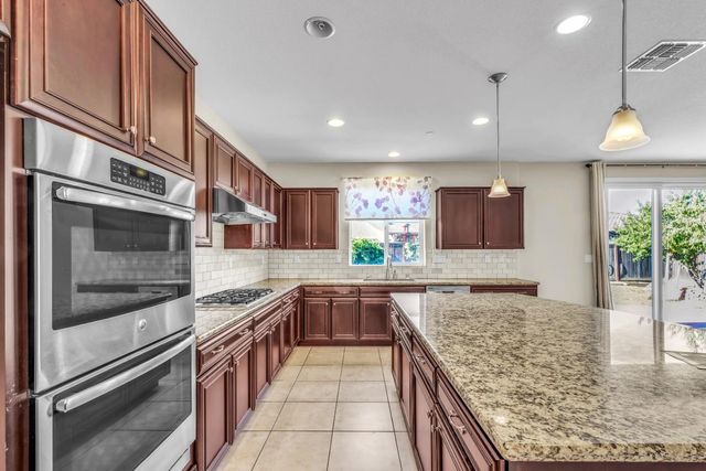 10084 Cape Verde Dr, Elk Grove, CA 95757