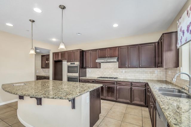 10084 Cape Verde Dr, Elk Grove, CA 95757