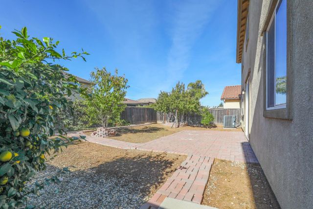 10084 Cape Verde Dr, Elk Grove, CA 95757