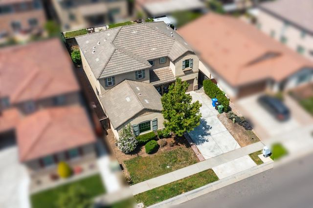 10084 Cape Verde Dr, Elk Grove, CA 95757