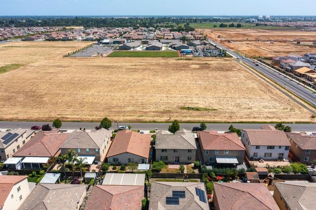 10084 Cape Verde Dr, Elk Grove, CA 95757