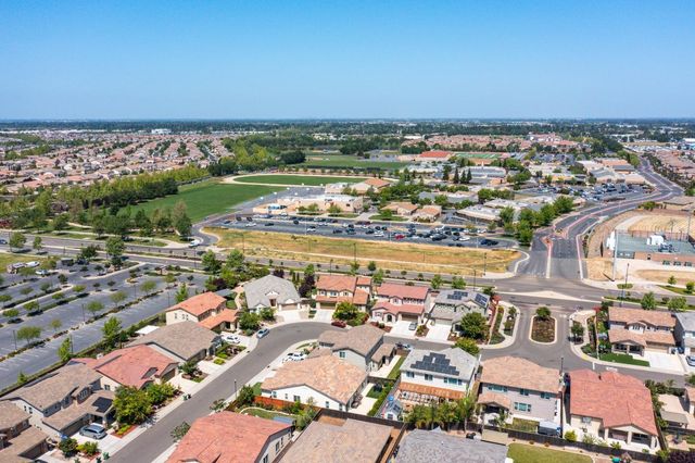 10084 Cape Verde Dr, Elk Grove, CA 95757