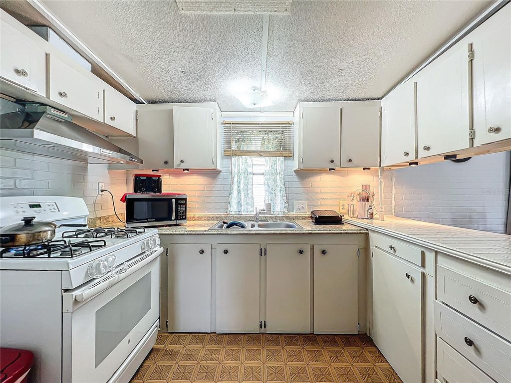 Image 27 of property listing at 312 2ND STREET, Orlando, FL 32824