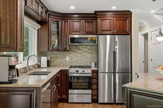 110 Topland Road, White Plains, NY 10605