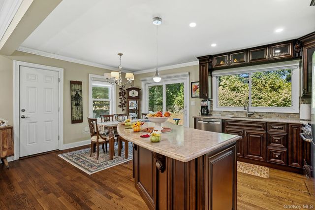 110 Topland Road, White Plains, NY 10605