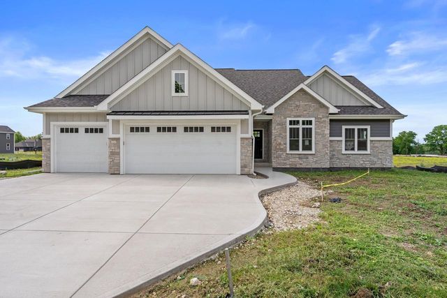N66W20955 Sweet Clover DRIVE, Menomonee Falls, WI 53051