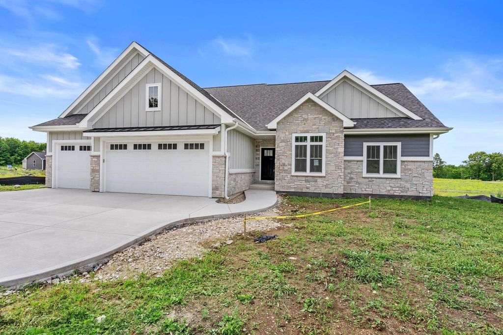 N66W20955 Sweet Clover DRIVE, Menomonee Falls, WI 53051