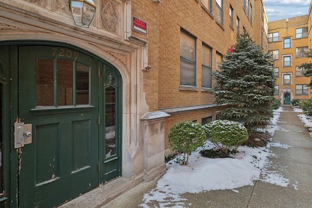 7209 S Yates Boulevard 2B, Chicago, IL 60649