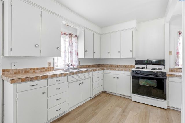 604 S Rainier St., Kennewick, WA 99336